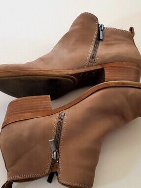 Lucky Brand Basel Taupe Suede Ankle Booties with Side Dual Zip Womens 9M